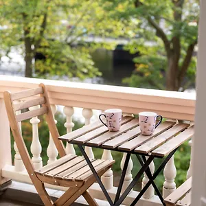https://spinoza-suites.amsterdamhotelsnl.com